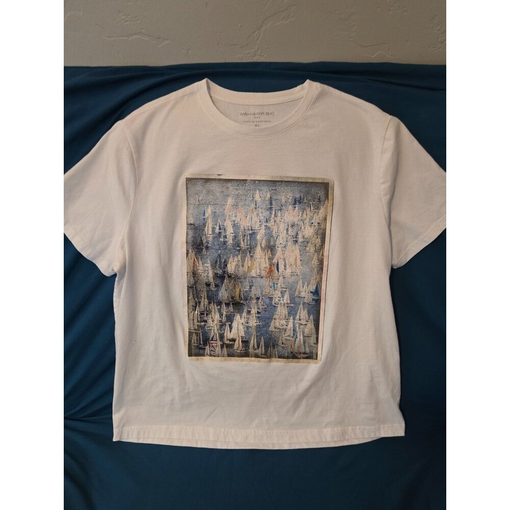 Banana Republic Men's XL White Classic T-Shirt With Sailboat Graphic Print Blues